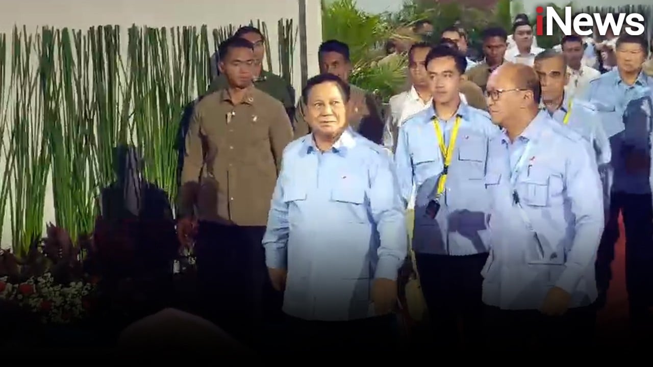 Kompak Kenakan Baju Warna Biru, Prabowo-Gibran Hadiri Deklarasi GSN di Indonesia Arena