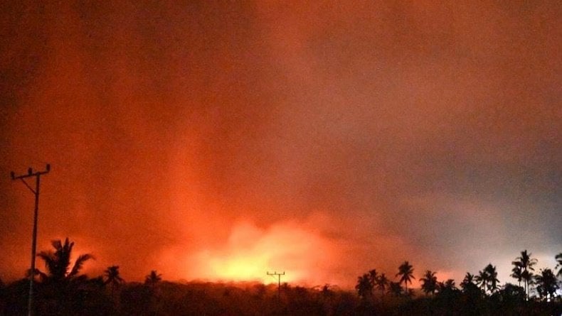 Gunung Lewotobi Laki-Laki di NTT Meletus, BNPB: 10.295 Jiwa Terdampak