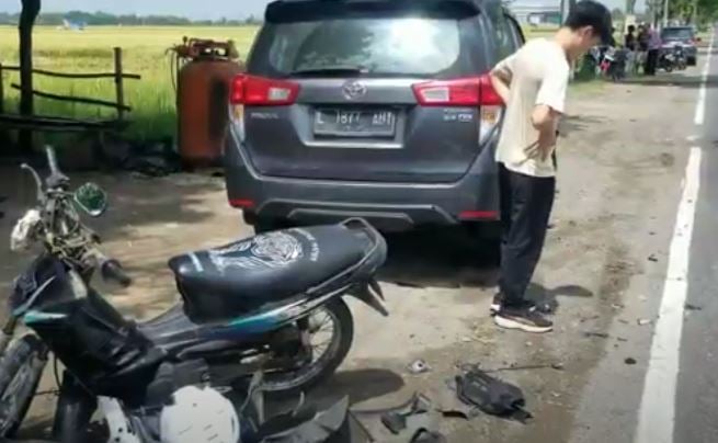 Kecelakaan di Ngawi, Pemotor Tewas usai Tabrak Kijang Innova