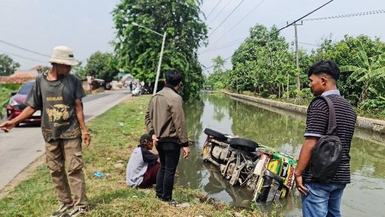 Kecelakaan Mobil Odong-Odong Bawa 17 Penumpang Terjun ke Sungai di Karawang