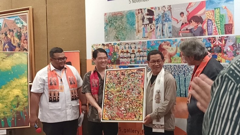 Pramono Borong 5 Lukisan di Pameran Karya Komunitas Disabilitas di Jaksel