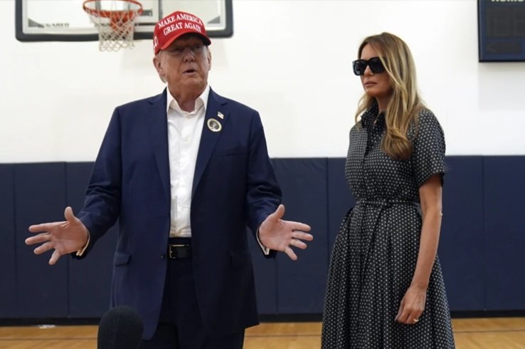 Donald Trump Nyoblos di Florida Didampingi Melania, Pede Menang