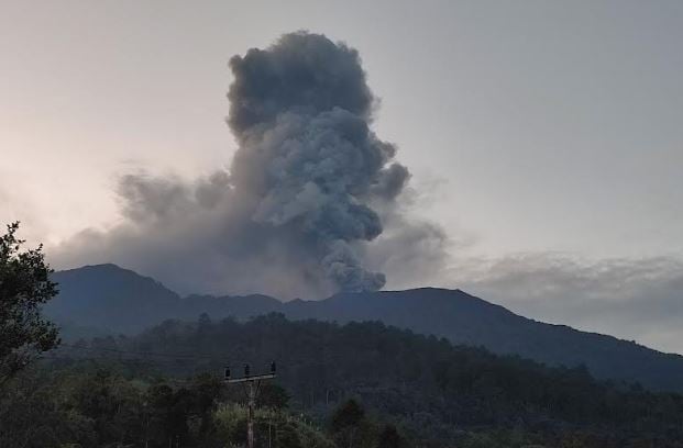 Aktivitas Erupsi Gunung Marapi Terus Meningkat, Warga Diminta Jauhi Radius Bahaya 4,5 Km