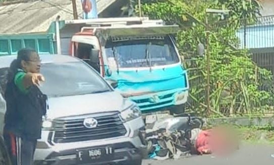 Kecelakaan di Sukabumi, 2 Pemotor Kritis usai Tabrak Truk