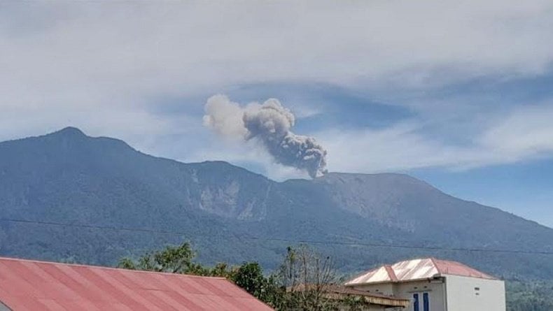 Update Gunung Marapi 7 Kali Erupsi Beruntun, Tinggi Kolom Abu Capai 800 Meter