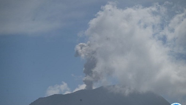 Gunung Ibu di Maluku Utara 3 Kali Erupsi Beruntun Hari Ini