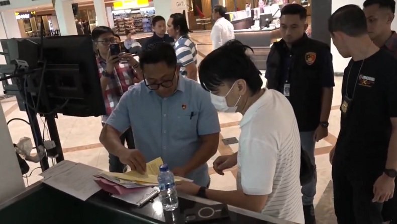 Begini Reaksi Ivan Sugianto Pengusaha asal Surabaya saat Diperlihatkan Surat Penangkapan