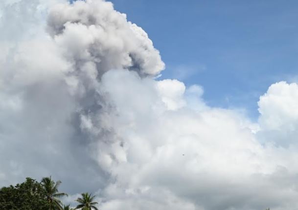 Gunung Ibu di Halmahera Barat Meletus Lagi, Kolom Abu Capai 2.000 Meter