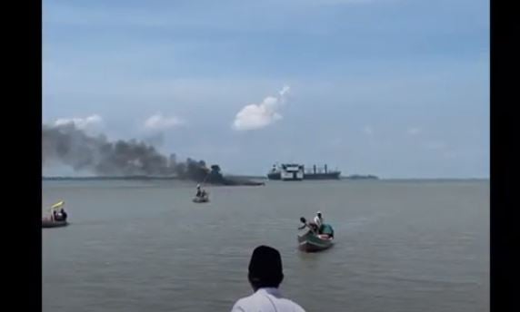 Kapal Angkut CPO Tenggelam usai Terbakar di selat Madura, Begini Nasib 17 ABK