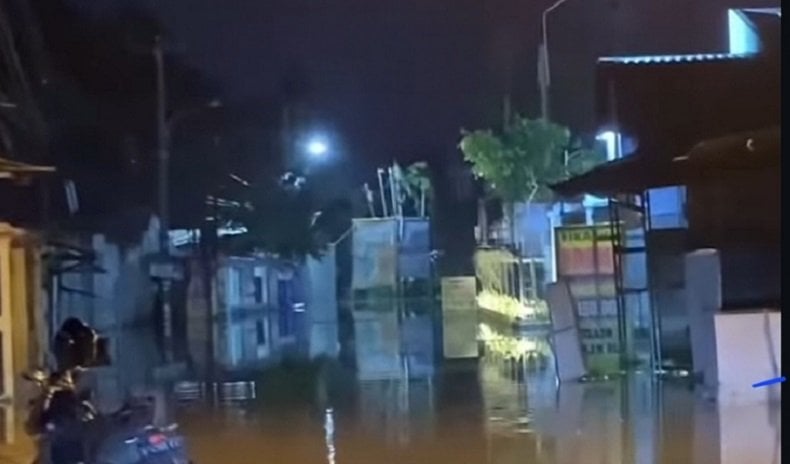 Kali Bekasi Meluap, Permukiman di Teluk Pucung Tergenang Banjir