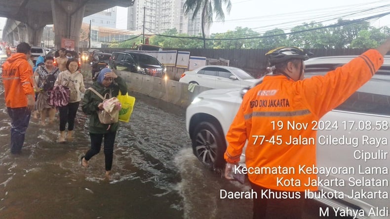 6 Jalan di Jakarta Terendam Banjir usai Hujan Deras, Ini Daftarnya