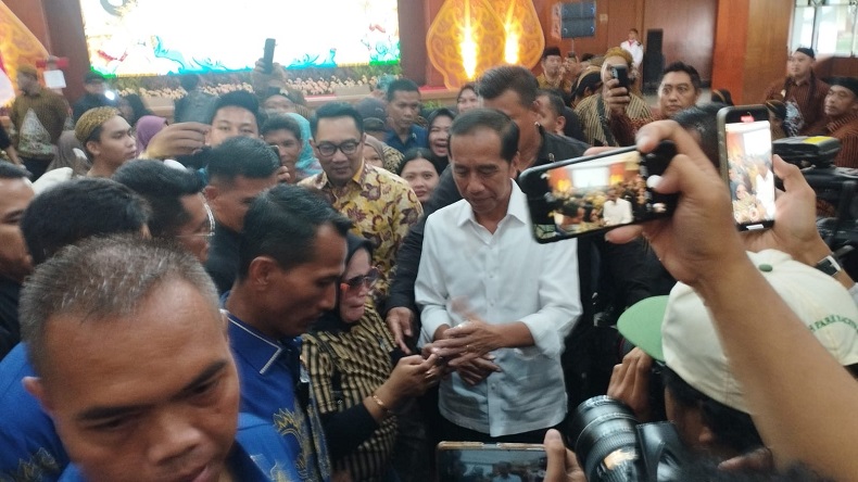 Jokowi Bisiki Pujakesuma Pilih Ridwan Kamil di Pilgub Jakarta