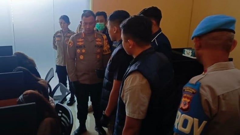 Polisi Gerebek Markas Judi Online di Perum Muara Baru Bandung, Omzet Rp500 Juta/Bulan