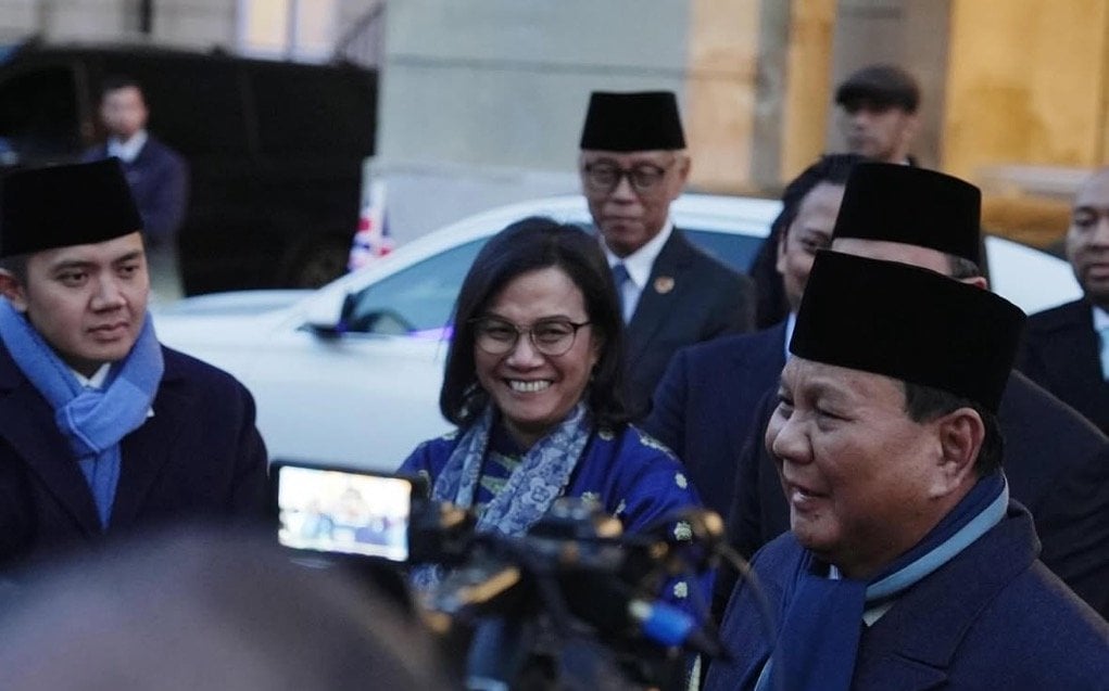 Potret Keakraban Sri Mulyani Dampingi Prabowo di Tengah Dinginnya London   