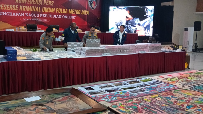 Tumpukan Uang Rp76,9 Miliar yang Disita Polisi terkait Kasus Judi Online Komdigi