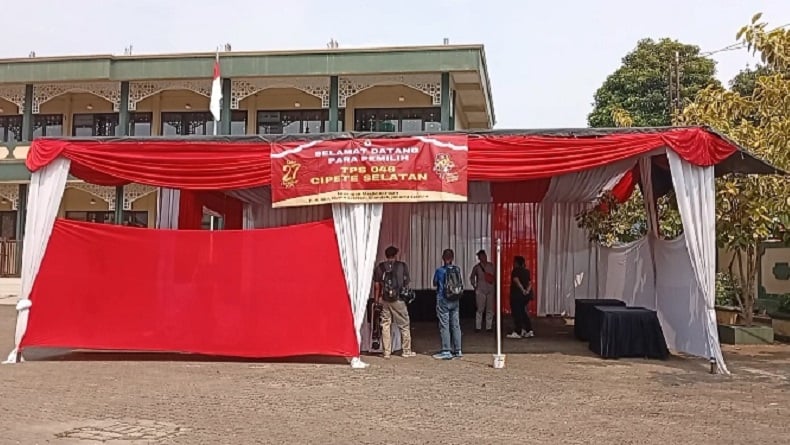 Penampakan TPS Pramono di Cipete Jaksel, Bernuansa Merah Putih