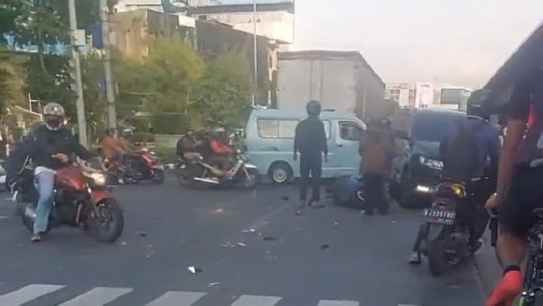 Kecelakaan Truk Tabrak 8 Kendaraan di Slipi Tewaskan 1 Orang, 4 Luka-luka