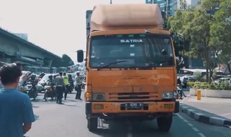 Terungkap! Truk Tronton Tabrak Kendaraan di Slipi akibat Sopir Ngantuk