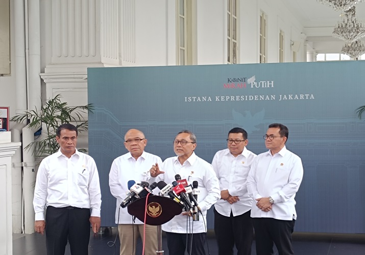 Prabowo Gelar Ratas Pangan, Bahas Distribusi Pupuk hingga Transformasi Bulog