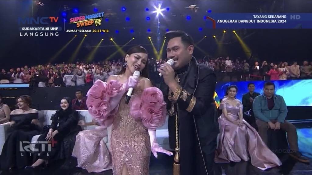 Tampil Heboh! King Nassar Buka Anugerah Dangdut Indonesia 2024 dengan Lagu Seperti Mati Lampu