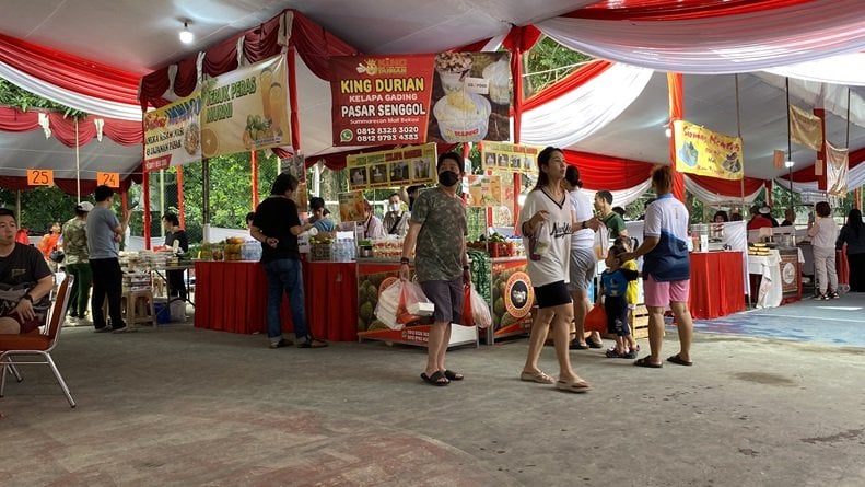 Unik, TPS di Pegangsaan Dua Jakut Gelar Bazar Aneka Makanan