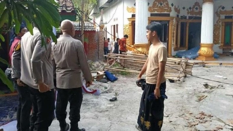 Massa Rusak Pondok Pesantren di Serang, Pimpinan Ponpes Sembunyi di Atas Plafon