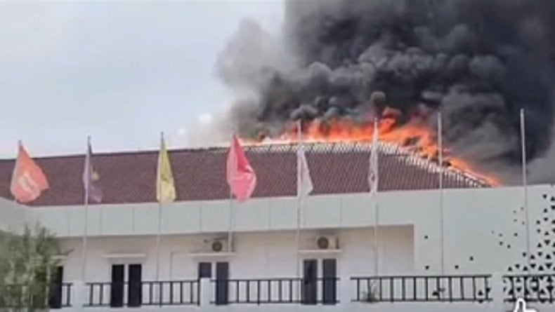 Kantor KPU Morowali Terbakar Hebat, Petugas Berjibaku Selamatkan Kotak Suara Pilkada