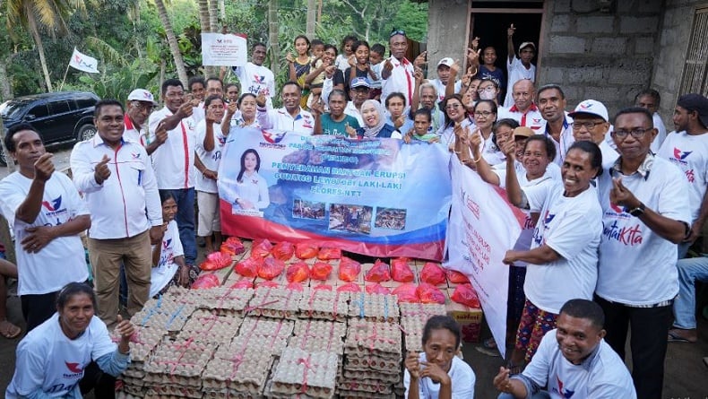 DPP Partai Perindo Serahkan Bantuan untuk Korban Erupsi Gunung Lewotobi Laki-Laki di Sikka