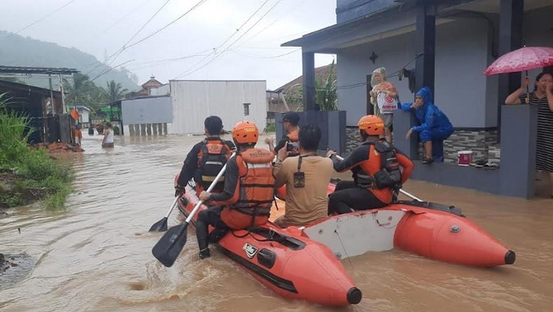 Banjir-Longsor di Sukabumi, BNPB: 243 Jiwa Terdampak, 96 Orang Mengungsi