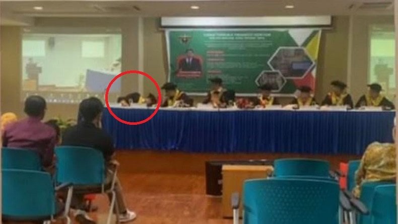 Viral Video Dosen Unhas Meninggal Mendadak saat Menguji Sidang Promosi Doktor