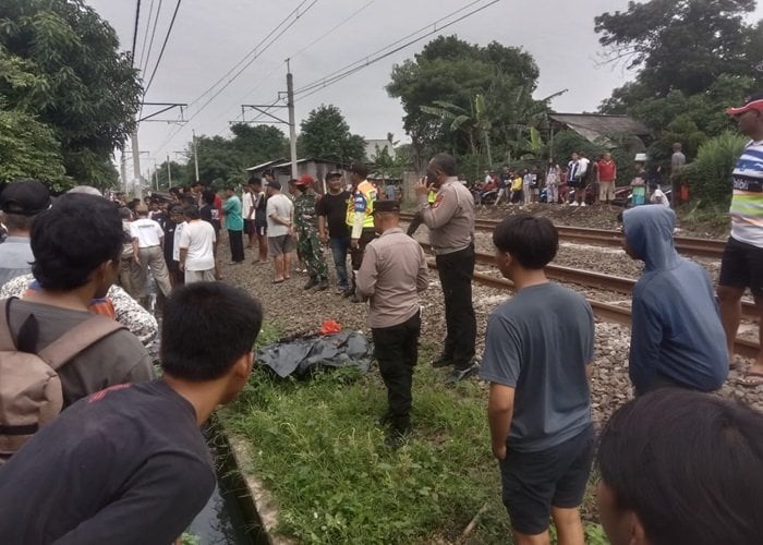 Tragis, Perempuan Tewas Tertabrak Kereta saat Menyebrang Perlintasan di Tambun Bekasi