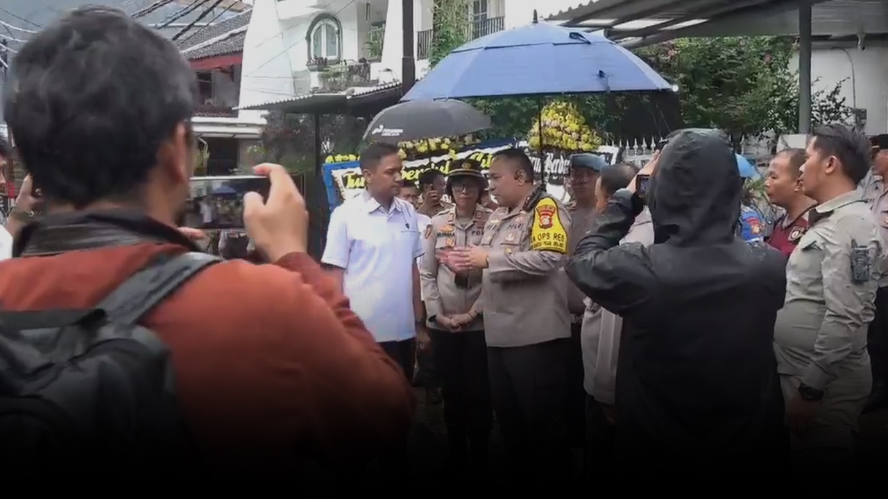 Periksa Sang Ibu, Polisi Ungkap Anak yang Bunuh Ayah dan Neneknya Pernah Dibawa ke Psikiater 