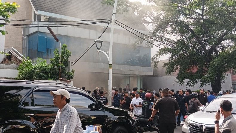 Breaking News: Ledakan Terjadi di Bulungan, Karyawan Berhamburan Keluar Gedung