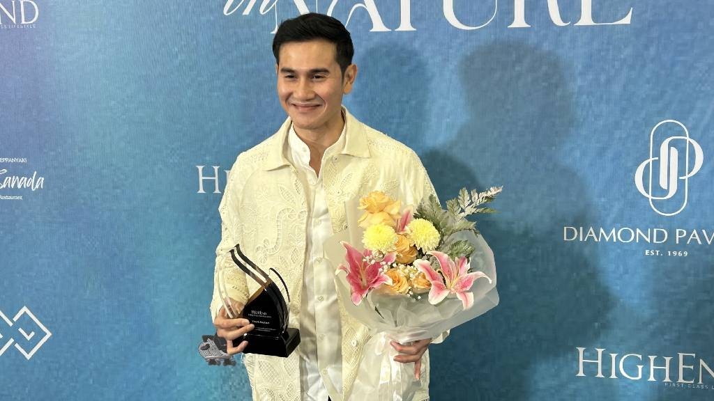 Bangganya Vino G Bastian Raih Piala HighEnd Lifestyle Awards 2024: Ini Kado Akhir Tahun