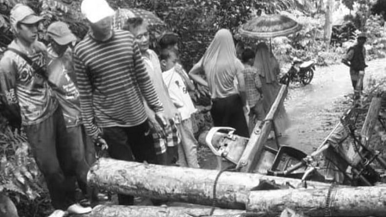 Kecelakaan Tunggal di Tanggamus, Pemotor Tewas Tertimpa Muatan Kayu yang Dibawanya