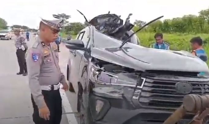 Kecelakaan Maut Toyota Innova Tabrak Truk di Tol Solo-Ngawi, 1 Orang Tewas