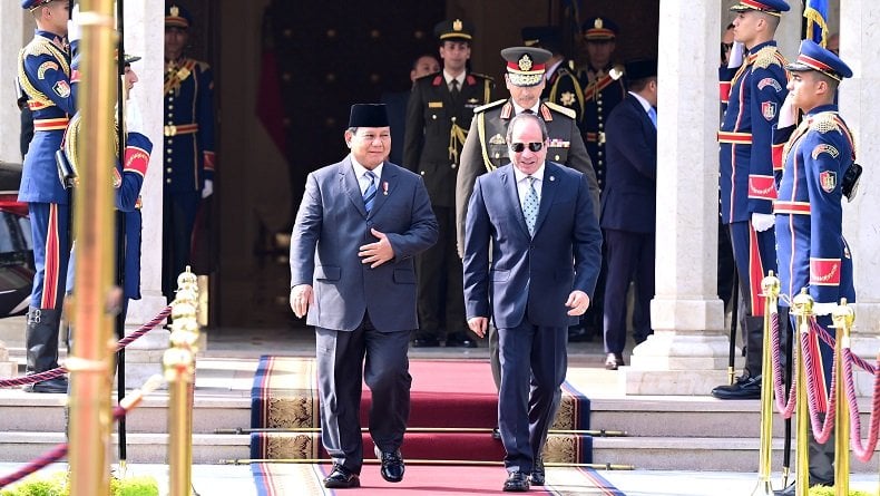 Prabowo Tiba di Istana Kepresidenan Mesir, Disambut Langsung Al Sisi