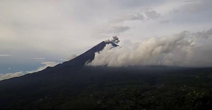 Gunung Semeru Meletus Hari Ini, Luncurkan Abu Vulkanik 800 Meter