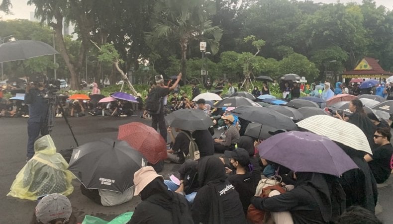 Kpopers Aksi Tolak PPN 12% di Depan Istana Negara: Pajak Ditinggikan tapi Penghasilan Rendah