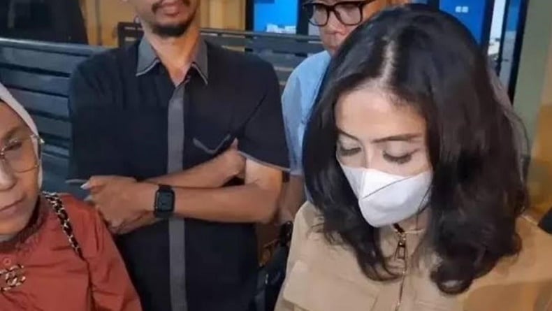 Tertunduk Lesu, Lina Dedy Ibunda Lady Minta Maaf ke Dokter Koas yang Dianiaya Sopirnya