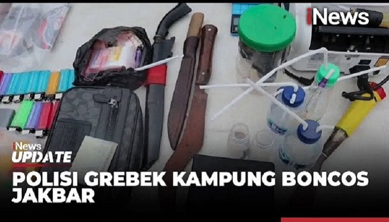 Polisi Tangkap 31 Orang saat Gerebek Kampung Boncos Jakbar, 30 Orang Positif Narkoba