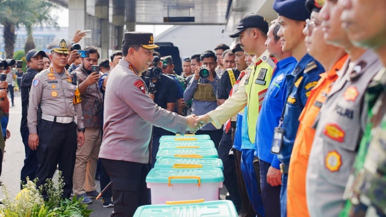 Libur Nataru, Kapolri Pastikan Pengamanan dan Kelayakan Kapal di Pelabuhan Tanjung Perak