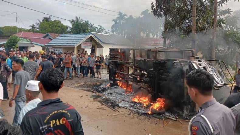 Siswa SD Tewas Ditabrak di Tanjab Timur Jambi, Warga Emosi Bakar Truk