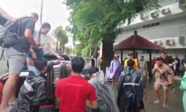 Banjir Rendam Seminyak-Legian Badung, Ratusan Wisatawan Dievakuasi