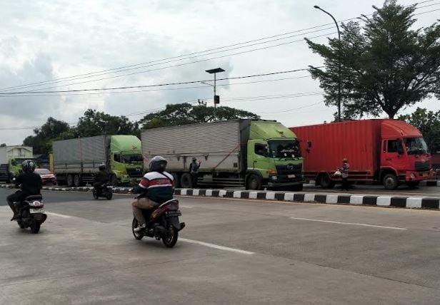 Truk Besar Langgar Aturan di Jalur Pantura Indramayu saat Nataru, Ini Kata Polisi