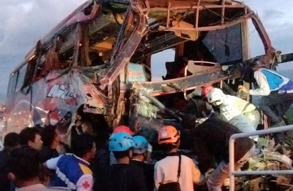 Penampakan Mengerikan Bus Rombongan Siswa SMP Bogor Kecelakaan di Tol Pandaan-Malang