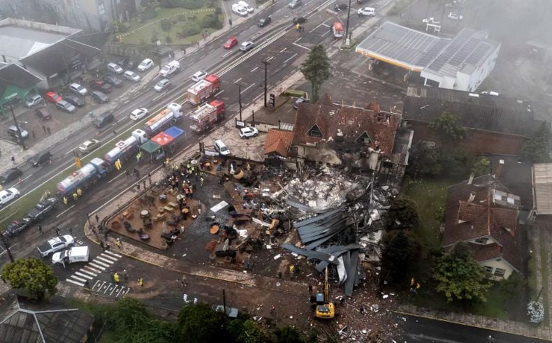 Pesawat Hantam Toko hingga Terbakar di Brasil, Semua Penumpang Tewas