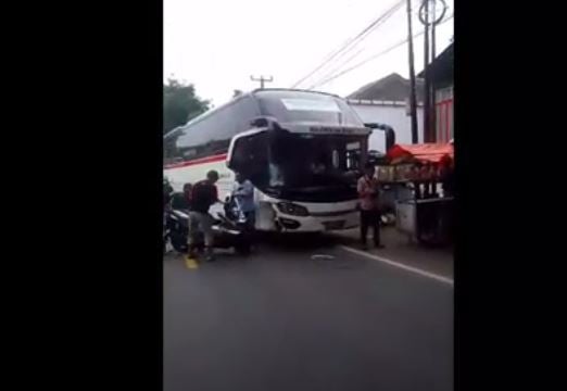 Kecelakaan Maut di Kuningan, Pelajar SMP Tewas Tertabrak Bus