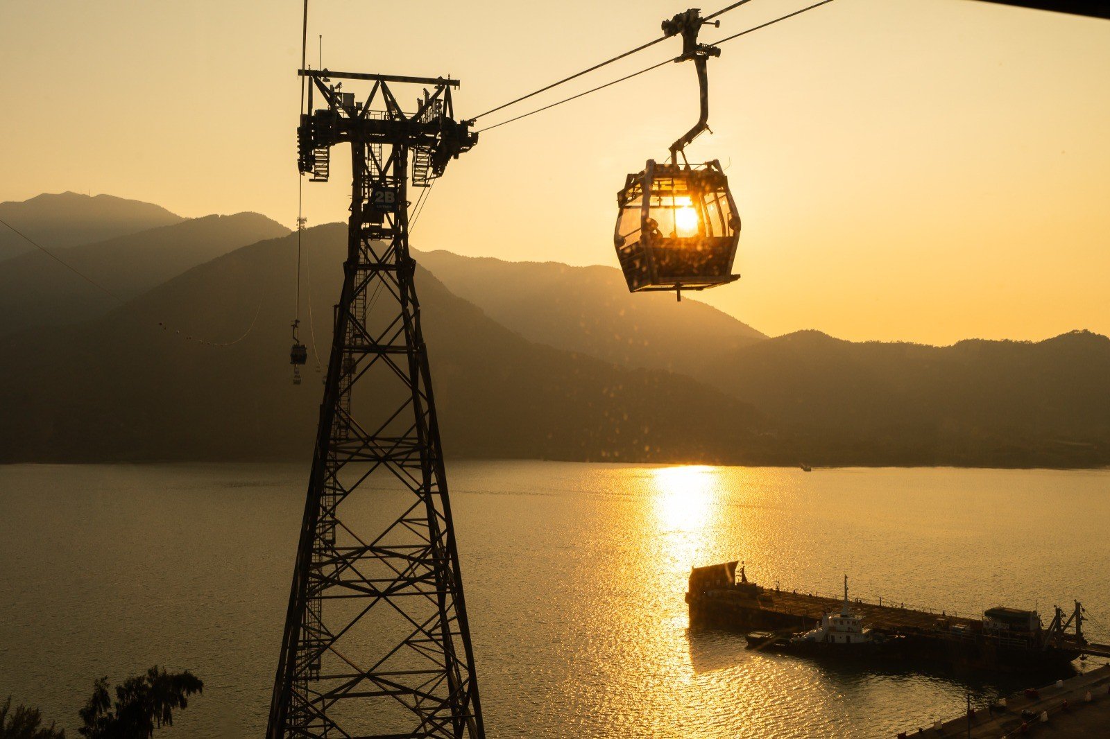 Serunya Jelajah Panorama Hong Kong dari Udara Naik Gondola Terpanjang di Asia