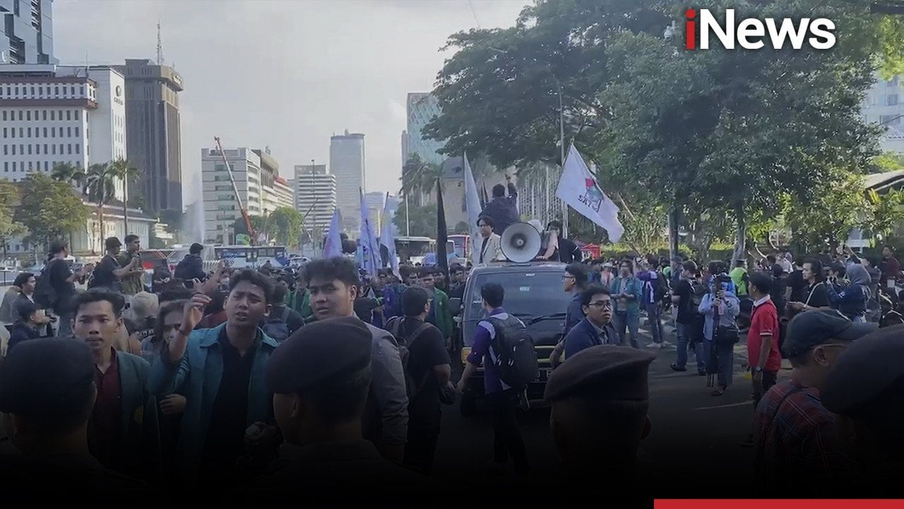 BEM SI Kembali Demo Tolak PPN 12 Persen, Jalan Medan Merdeka Barat Ditutup